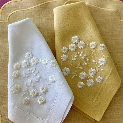 Guardanapo&#x20;ramo&#x20;de&#x20;flores&#x20;linho&#x20;branco