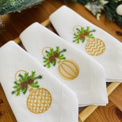Guardanapos&#x20;bolas&#x20;de&#x20;Natal