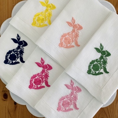 Guardanapo&#x20;coelho&#x20;com&#x20;flores