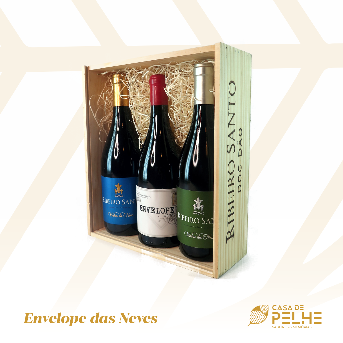 Caixa de madeira com três garrafas de vinho Ribeiro Santo DOC Dão