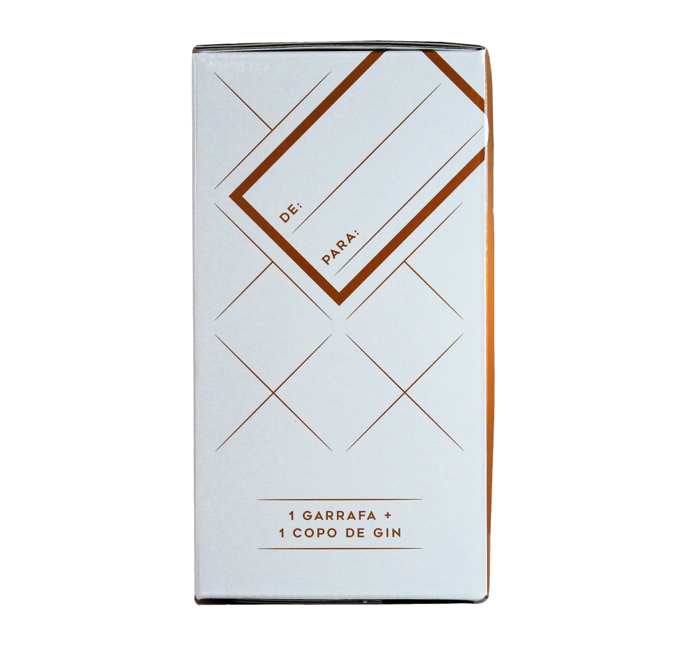 Caixa branca com inscrições e espaço para escrita