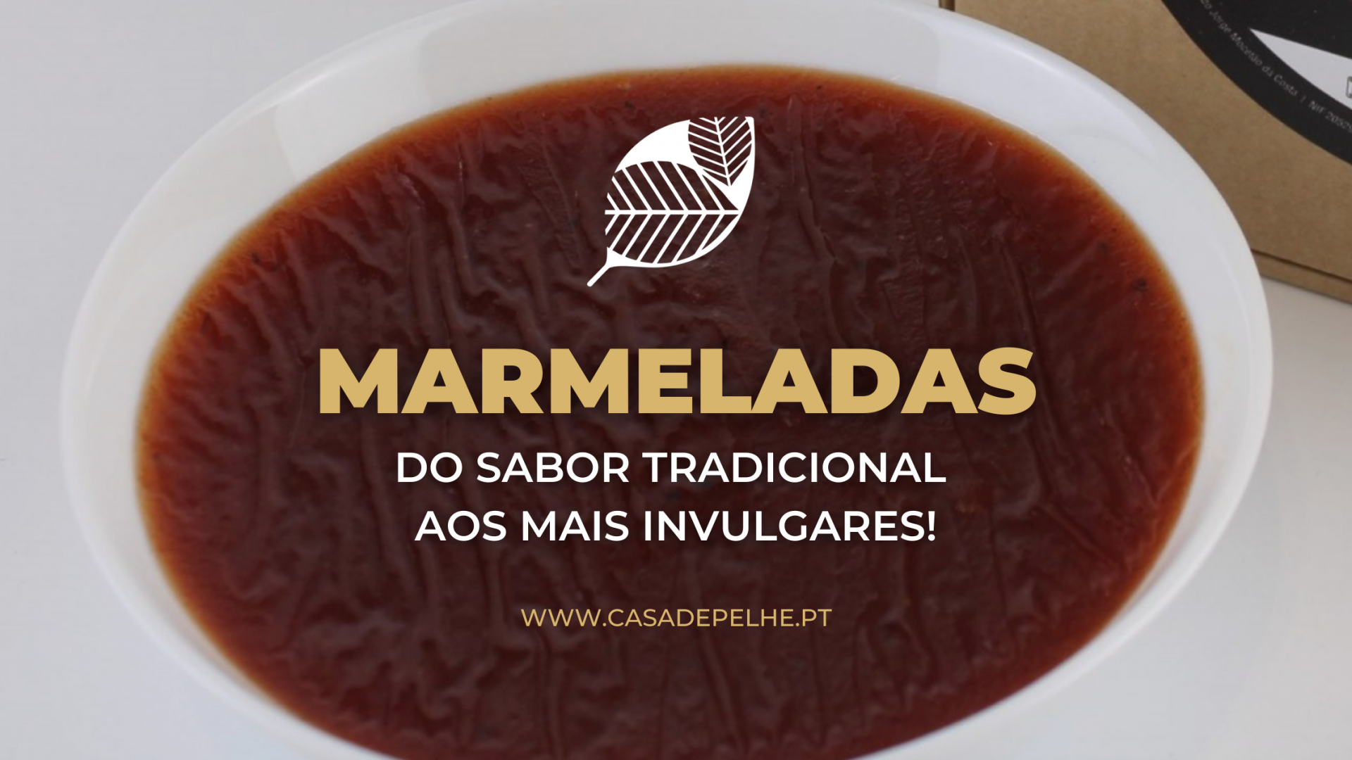 Taça branca com marmelada castanha e texto promocional sobre marmeladas