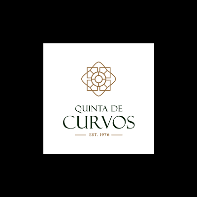 Logótipo da Quinta de Curvos com símbolo e texto