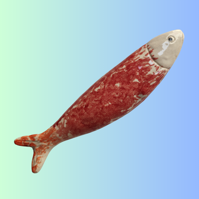 Peixe decorativo cerâmico vermelho e bege com olhos pintados