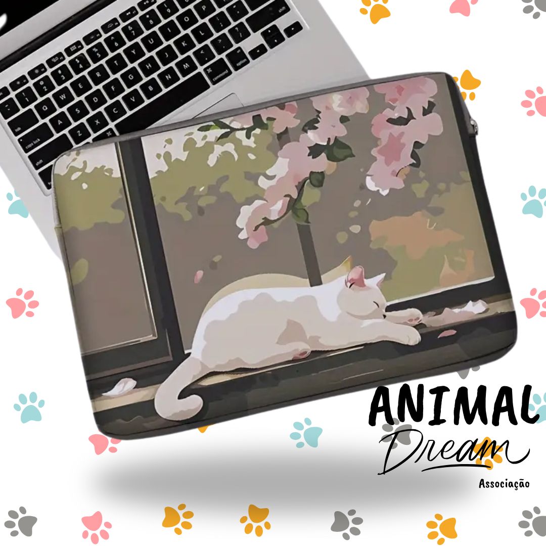 Capa para portátil com estampa de gato branco a dormir e texto Animal Dream Associação