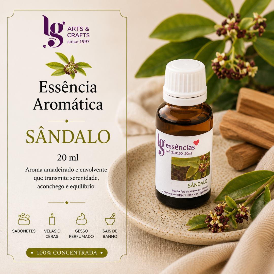 Frasco de essência aromática de sândalo em prato com folhas e pauzinhos de madeira