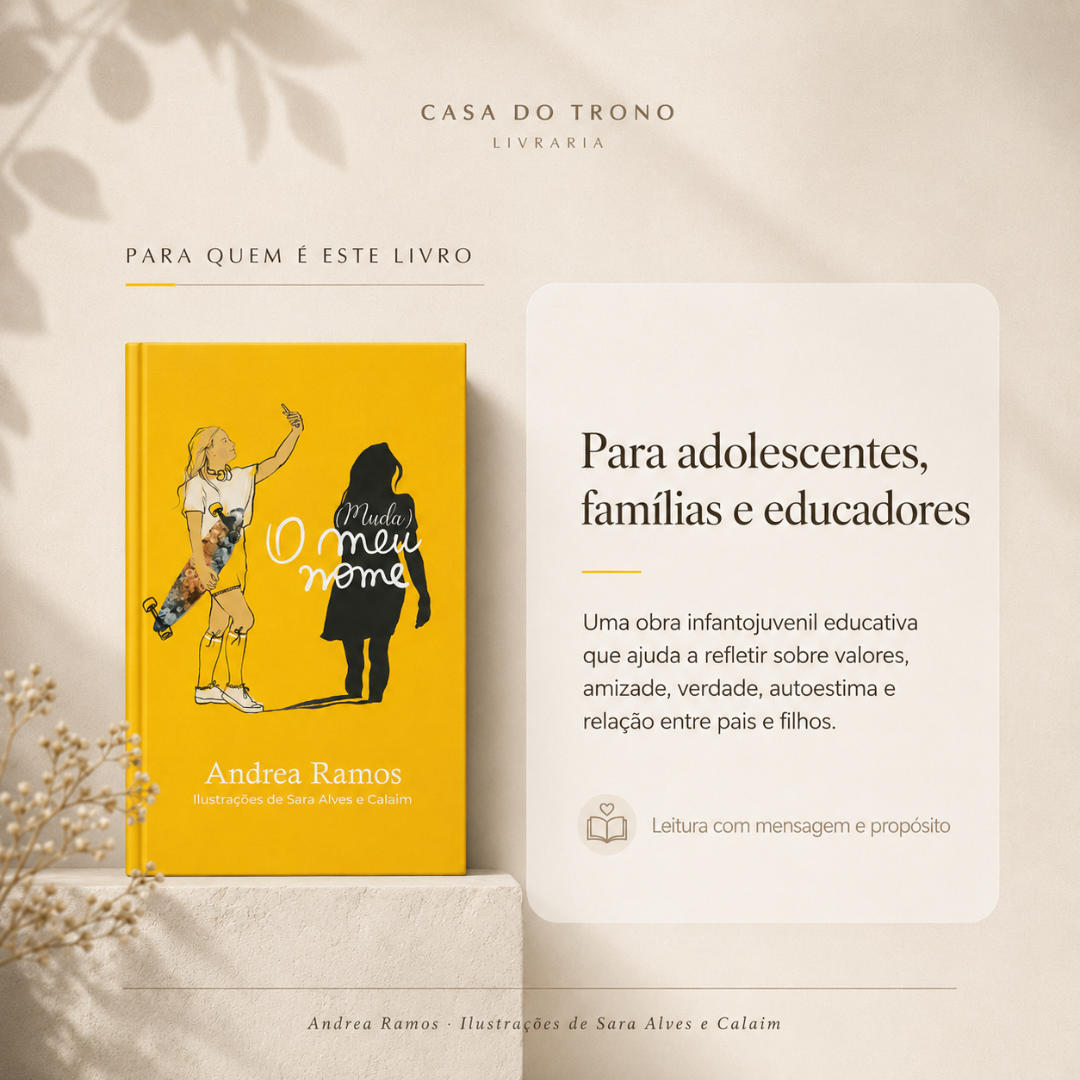Livro amarelo Muda o meu nome de Andrea Ramos exposto sobre superfície clara com texto promocional ao lado em fundo creme.