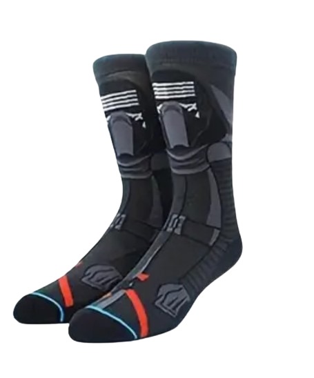 Meias pretas com detalhes cinza, vermelho e azul em fundo branco