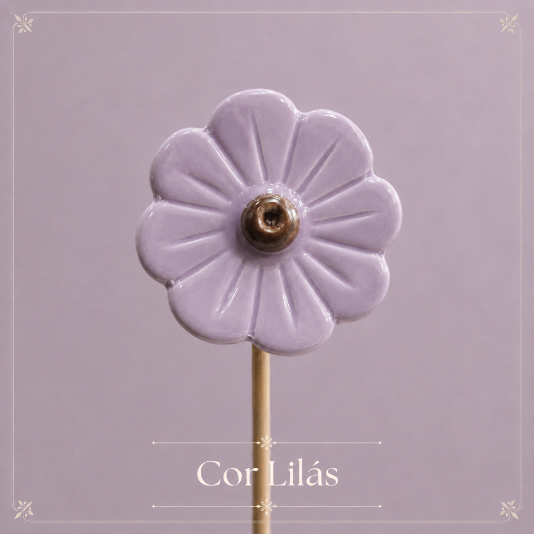 Flor decorativa lilás em cerâmica com haste de madeira