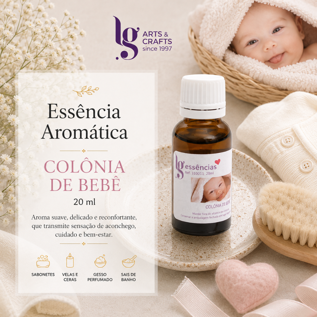 Colónia de bebé em frasco de vidro âmbar com objetos de cuidados para bebé e bebé num cesto