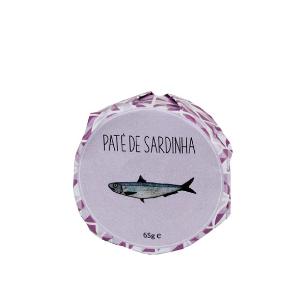 Lata de patê de sardinha com ilustração de sardinha e texto na tampa
