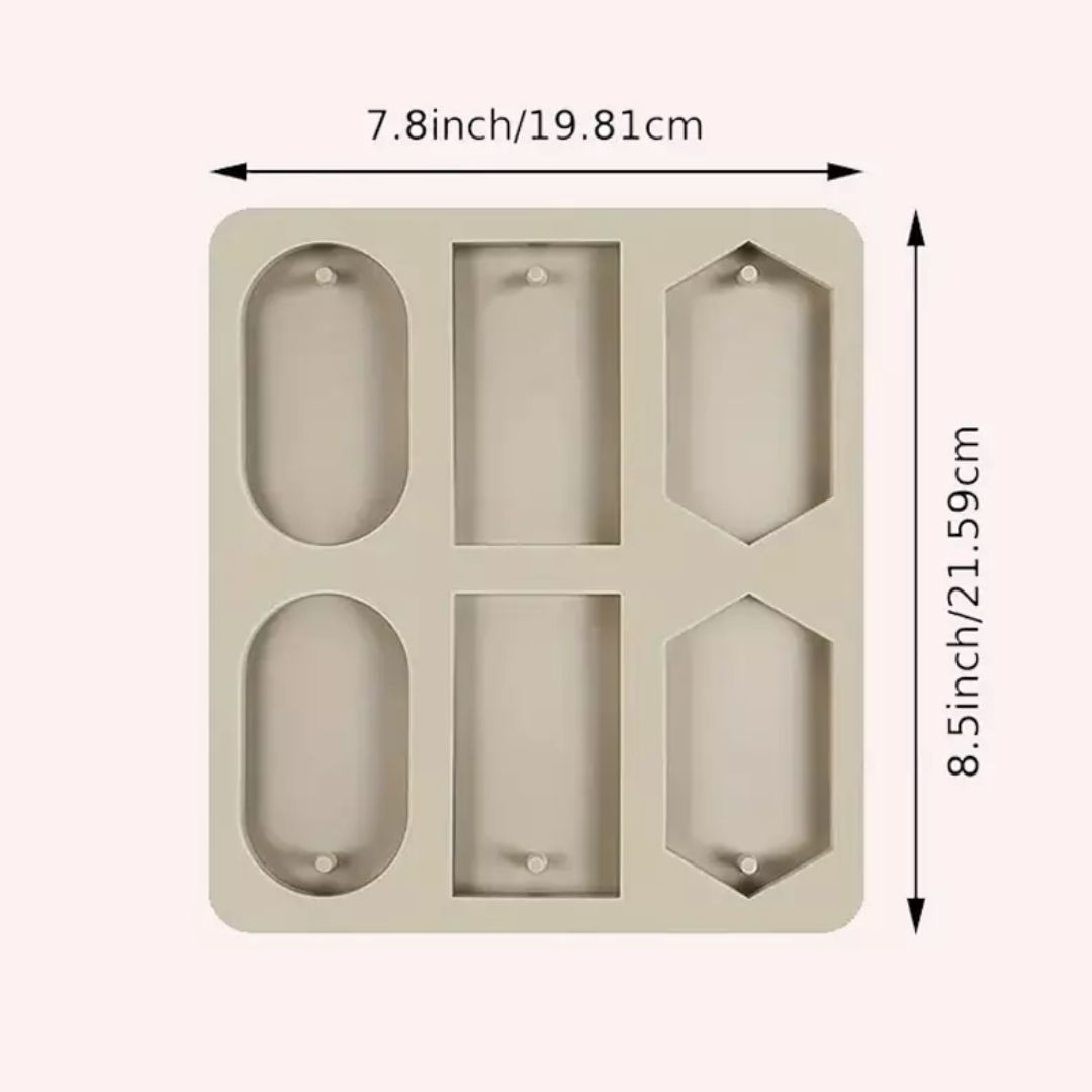 Molde de silicone cinzento com seis formas diferentes e medidas indicadas.