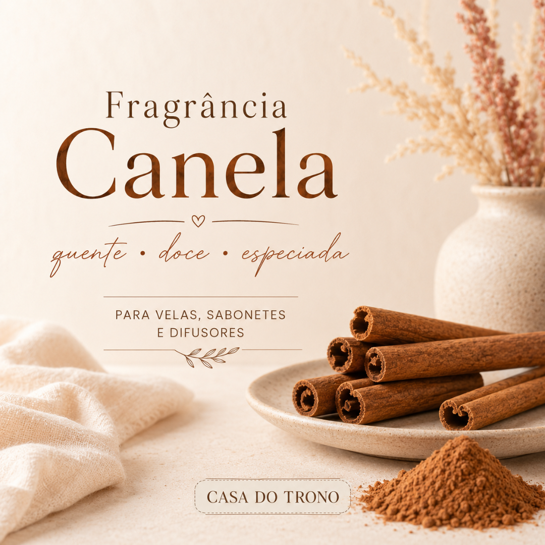 Paus de canela num prato com pó de canela, flores secas num vaso e pano branco num ambiente claro