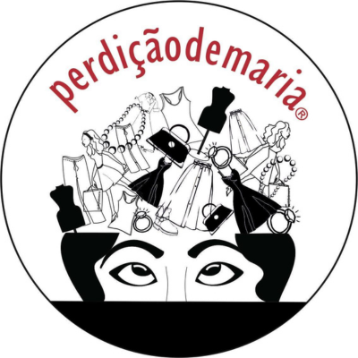 Logótipo circular com texto 'perdição de maria ®' e ilustração a preto de olhos e roupas.