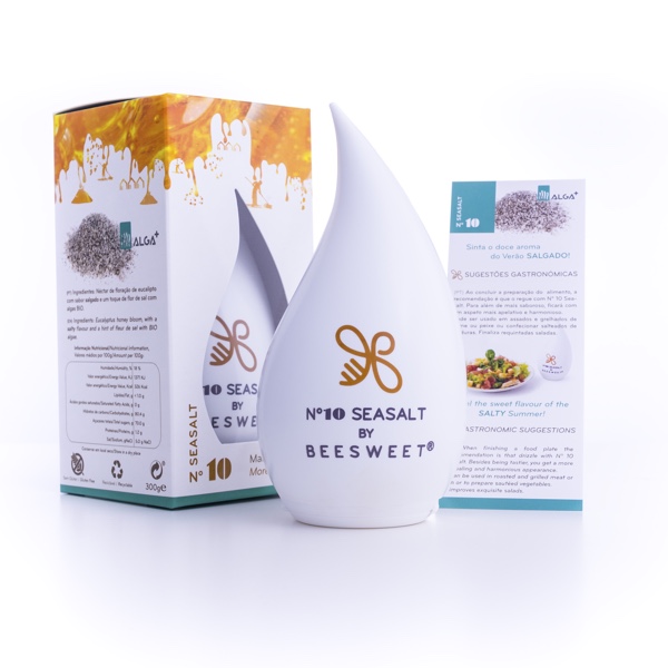 Recipiente branco em forma de gota e embalagem de sal marinho