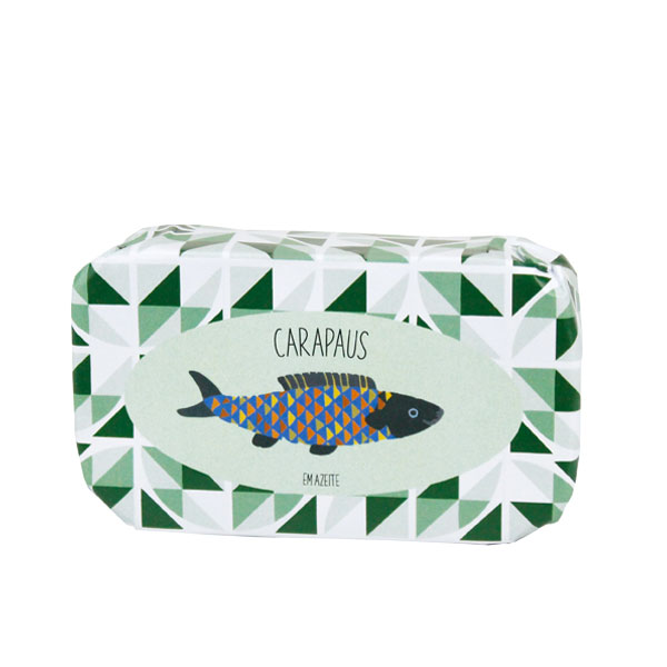 Lata retangular com padrão geométrico verde e branco e desenho de peixe