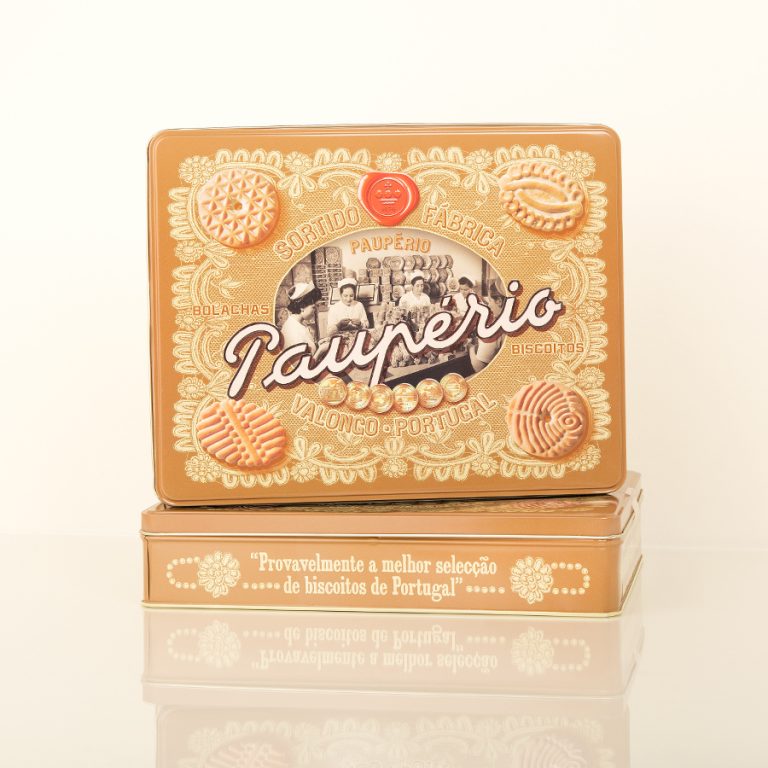 Caixa metálica castanha vintage com bolachas e texto Papério