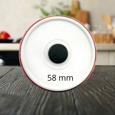 Panela vista por baixo com tampa branca e botão preto