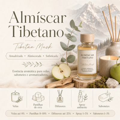Frasco de essência aromática Almíscar Tibetano com elementos naturais e vela acesa em ambiente decorativo