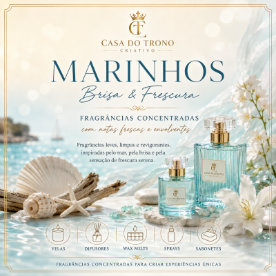 Dois frascos azuis de perfume Casa do Trono com conchas e flores brancas ao lado, sobre água clara com fundo de mar e barco.