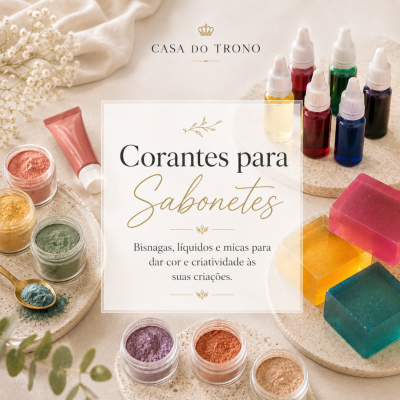 Colorantes líquidos e em pó para sabonetes com sabonetes quadrados coloridos sobre bases de pedra, decorados com flores brancas e fundo neutro.