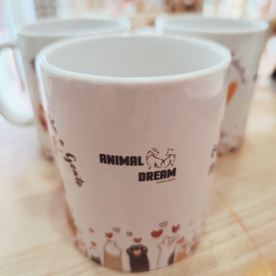 Canecas brancas com desenho e texto Animal Dream