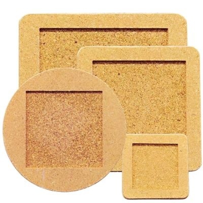 Conjunto de quatro pratinhos de cortiça em formas e tamanhos variados