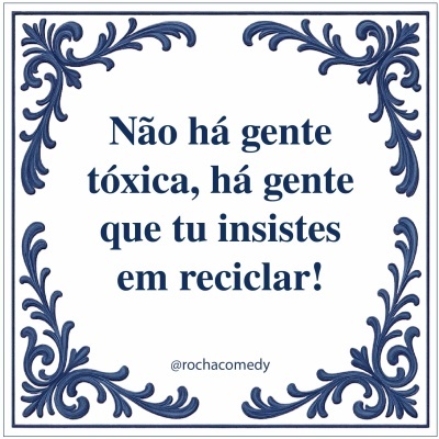 Azulejo branco com bordas azuis ornamentais e texto em azul