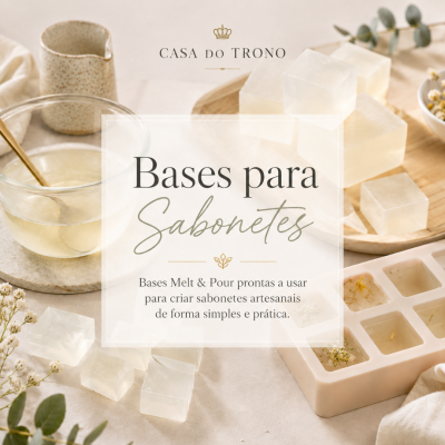 Cubos transparentes de base para sabonetes com utensílios e texto CASA DO TRONO