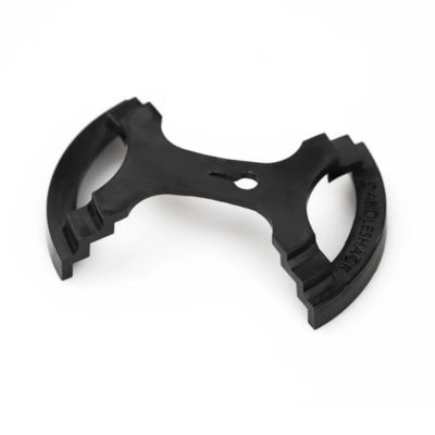 Produto preto plástico assimétrico com recortes e abertura central