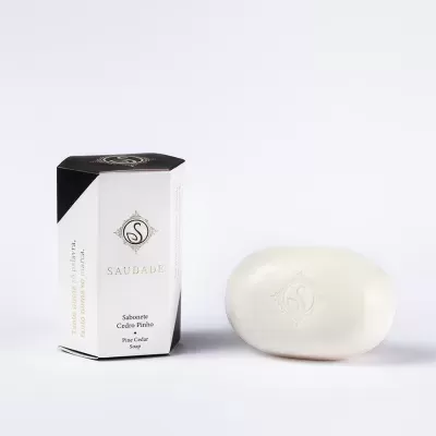 Sabonete branco e embalagem branca e preta Saudade