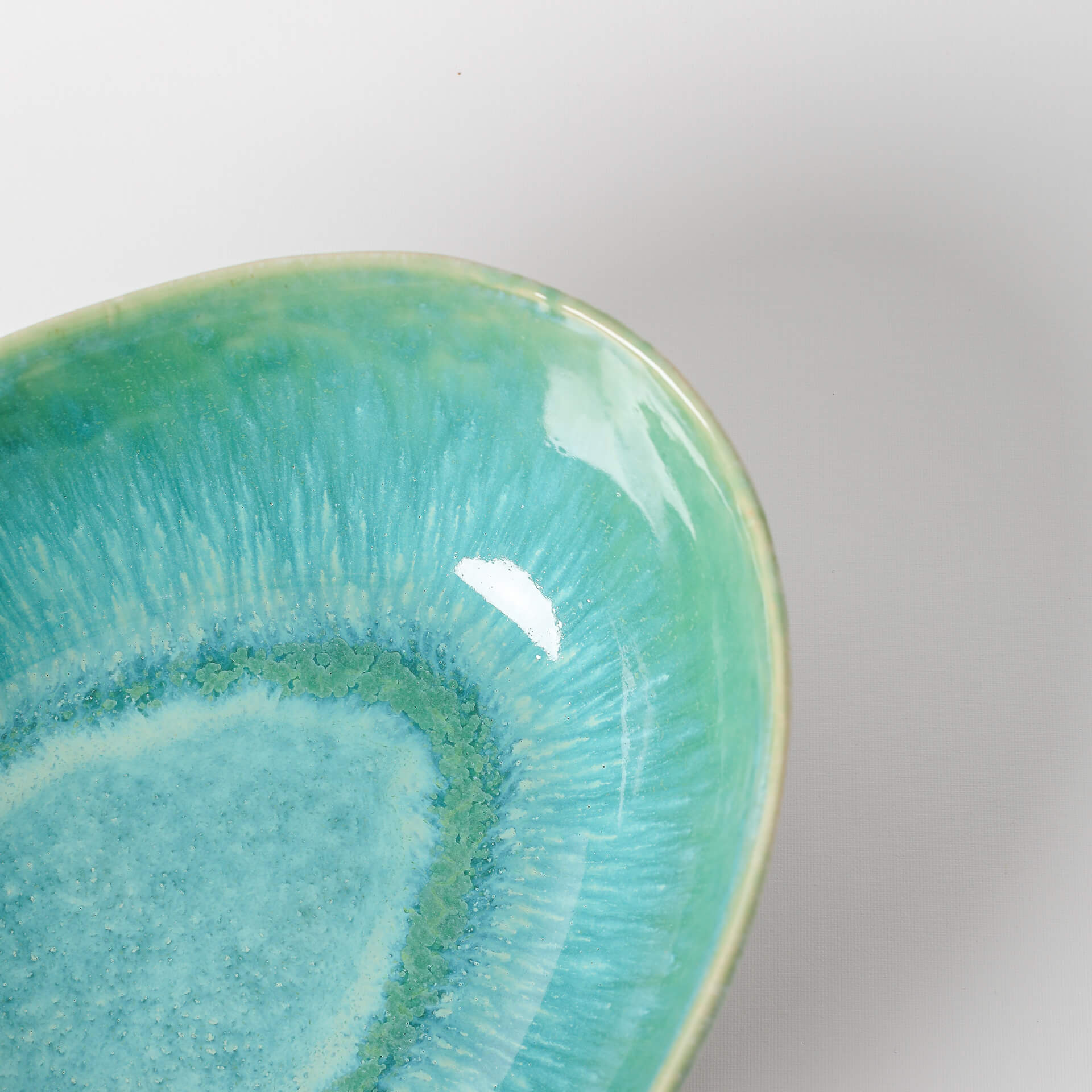 Taça para servir feita à mão Prato cerâmico azul e verde com acabamento vidrado