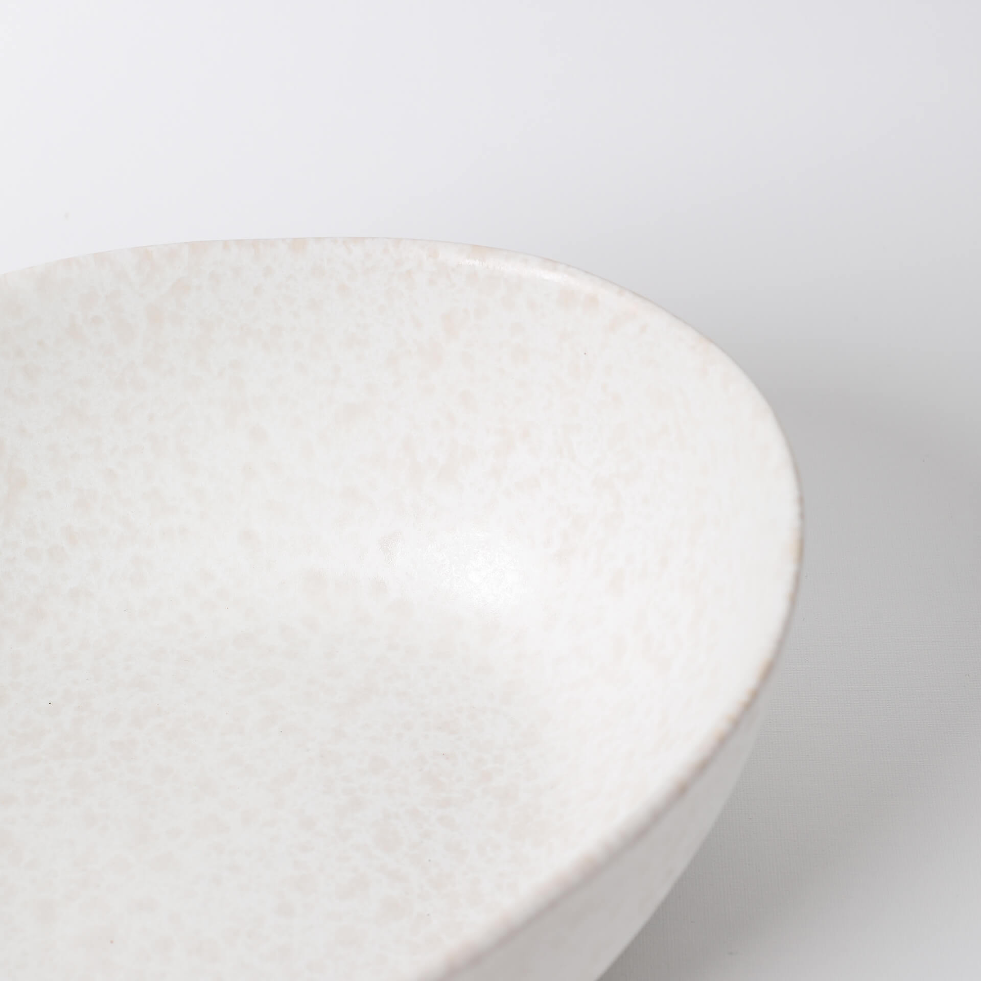 Taça para servir feita à mão tigela de cerâmica branca com textura irregular