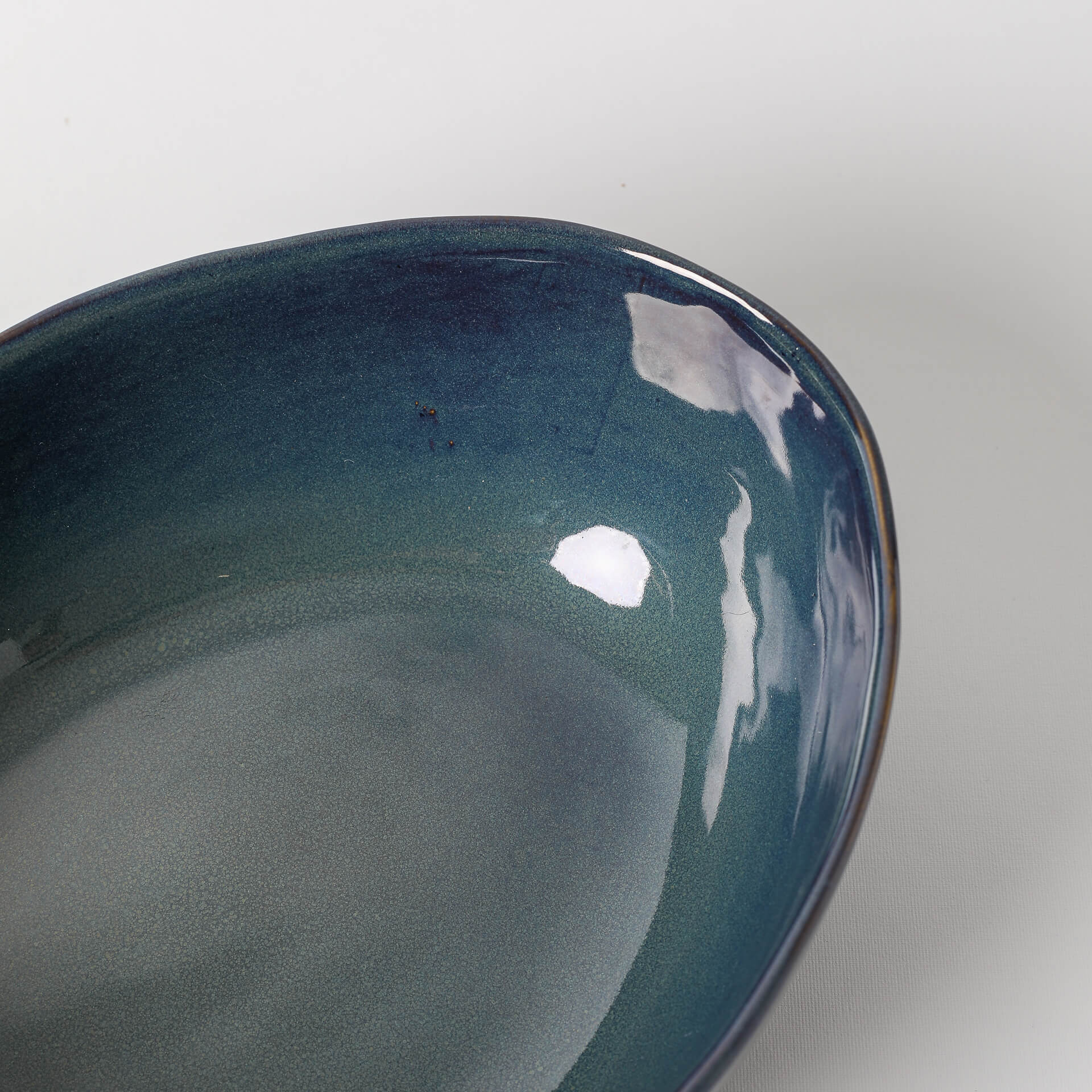 Taça para servir feita à mão Prato fundo cerâmico azul degradé com borda arredondada