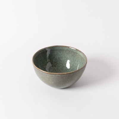 Taça pequena verde escura de cerâmica vidrada