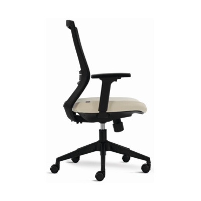 Cadeira de escritório preta com assento bege e rodas