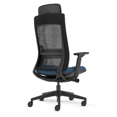 Cadeira de escritório com encosto em malha preta e assento azul