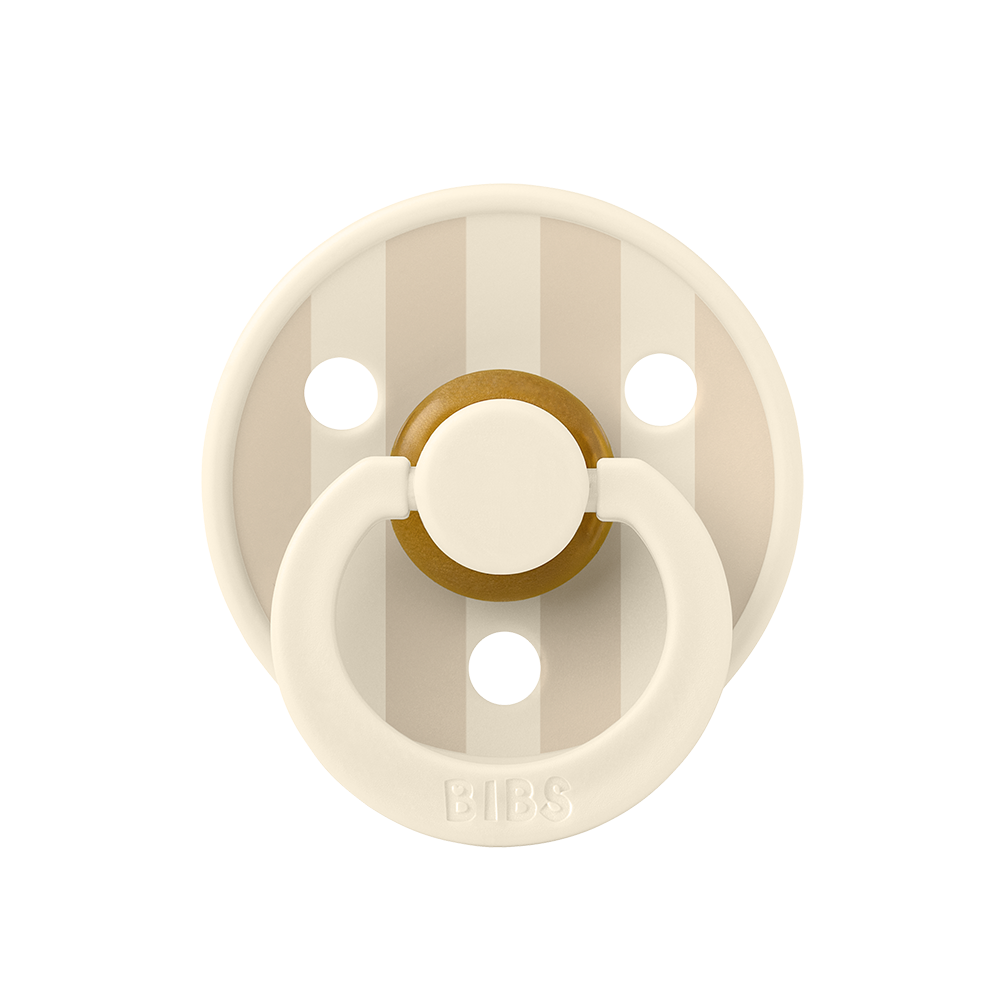 BIBS COLOUR | STUDIO EDITION Chupeta BIBS creme e bege com riscas verticais e anel gravado.