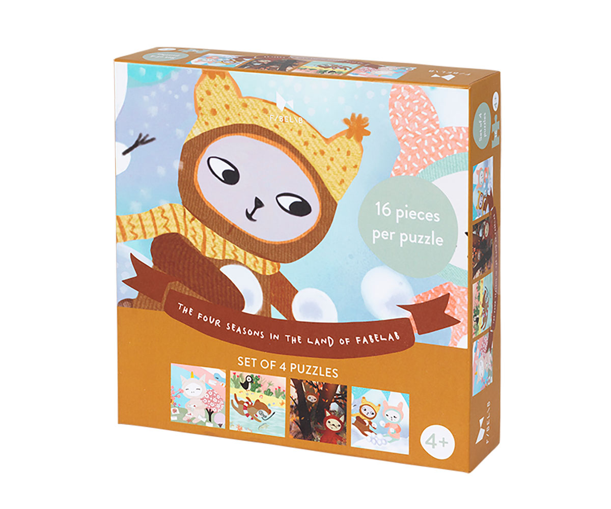 CONJUNTO DE 4 PUZZLES | 16 PEÇAS Embalagem de quatro puzzles infantis com personagem de gorro amarelo e texto em inglês.