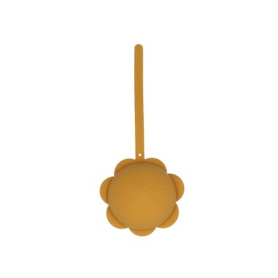 Acessório de banho amarelo mostarda em silicone com formato de flor e alça para pendurar