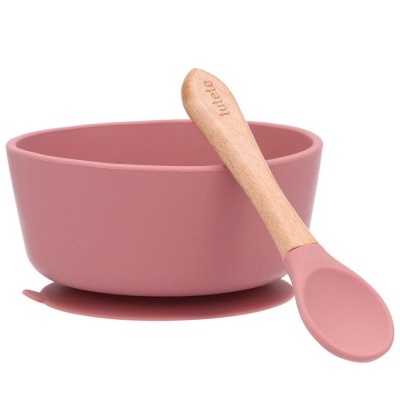 Taça rosa de silicone com colher de cabo de madeira e ponta rosa