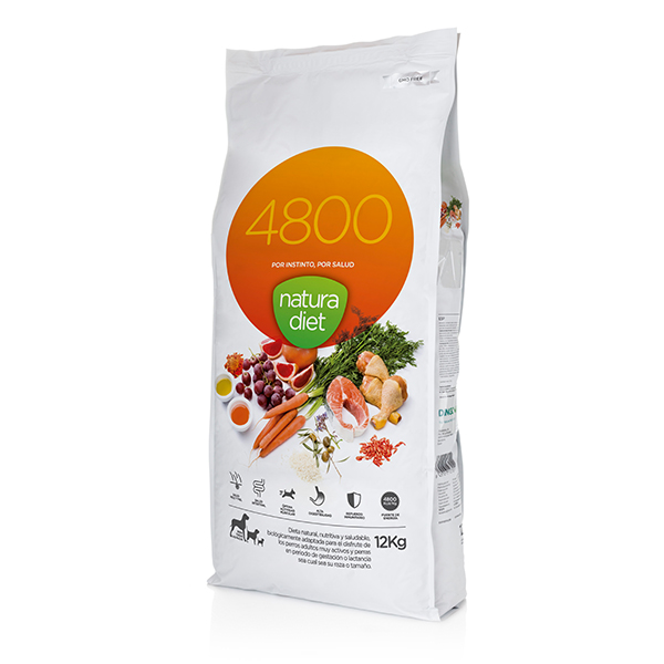 Natura Diet 4800 Saco branco de 12 kg de ração para cão Natura Diet 4800 com imagens de ingredientes naturais