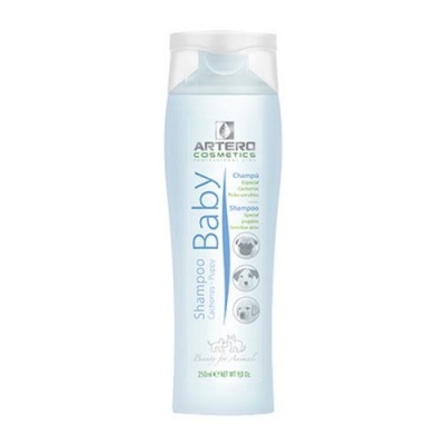 Frasco azul claro de shampoo baby Artero Cosmetics com tampa transparente