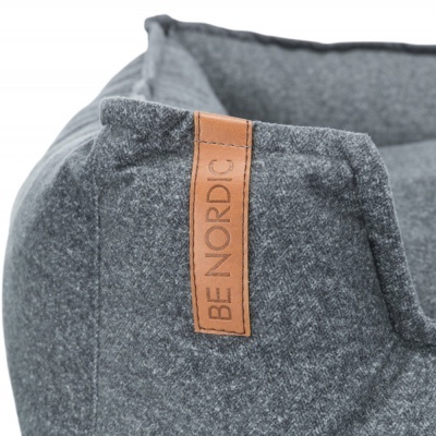 Cama para animais cinza com etiqueta BE NORDIC