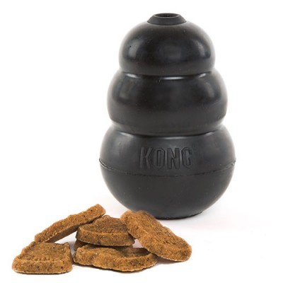 Brinquedo para cães KONG preto com biscoitos castanhos