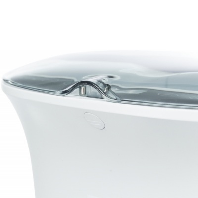 Recipiente branco de plástico com tampa cinza translúcida arredondada