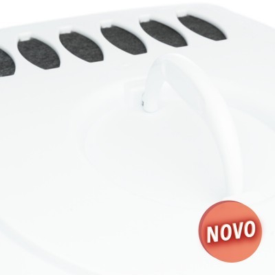 Base branca com alça e recortes pretos, selo NOVO