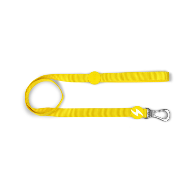 Trela para cães amarela com fecho metálico e símbolo de raio.
