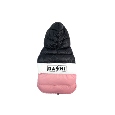 Casaco para cão acolchoado preto, branco e rosa com texto DASHI