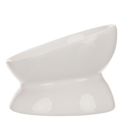 Taça branca de cerâmica inclinada com design ergonómico